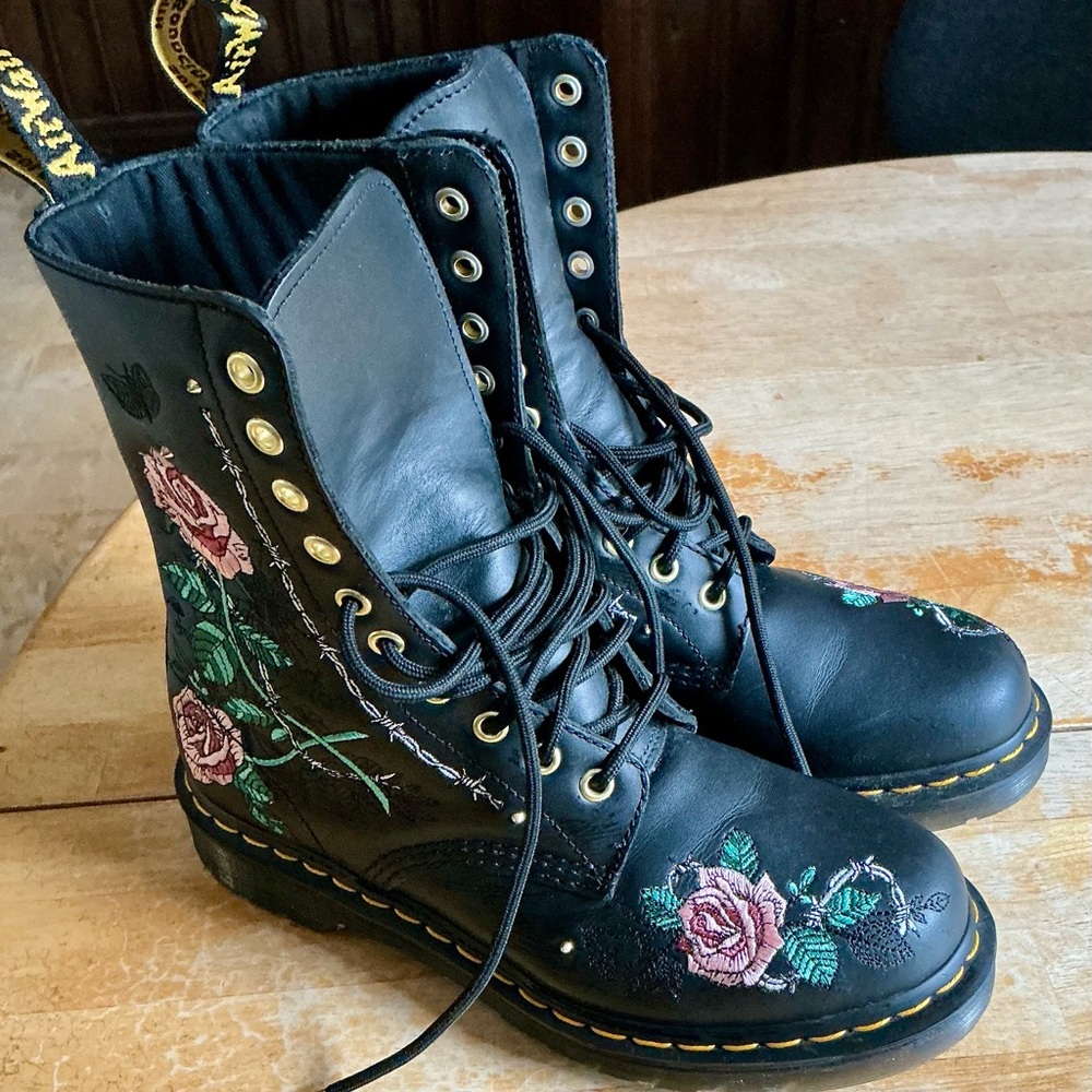 Dr. Martens Black Floral Embroidered Women's Boots